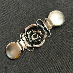 Scarf or cardigan clip